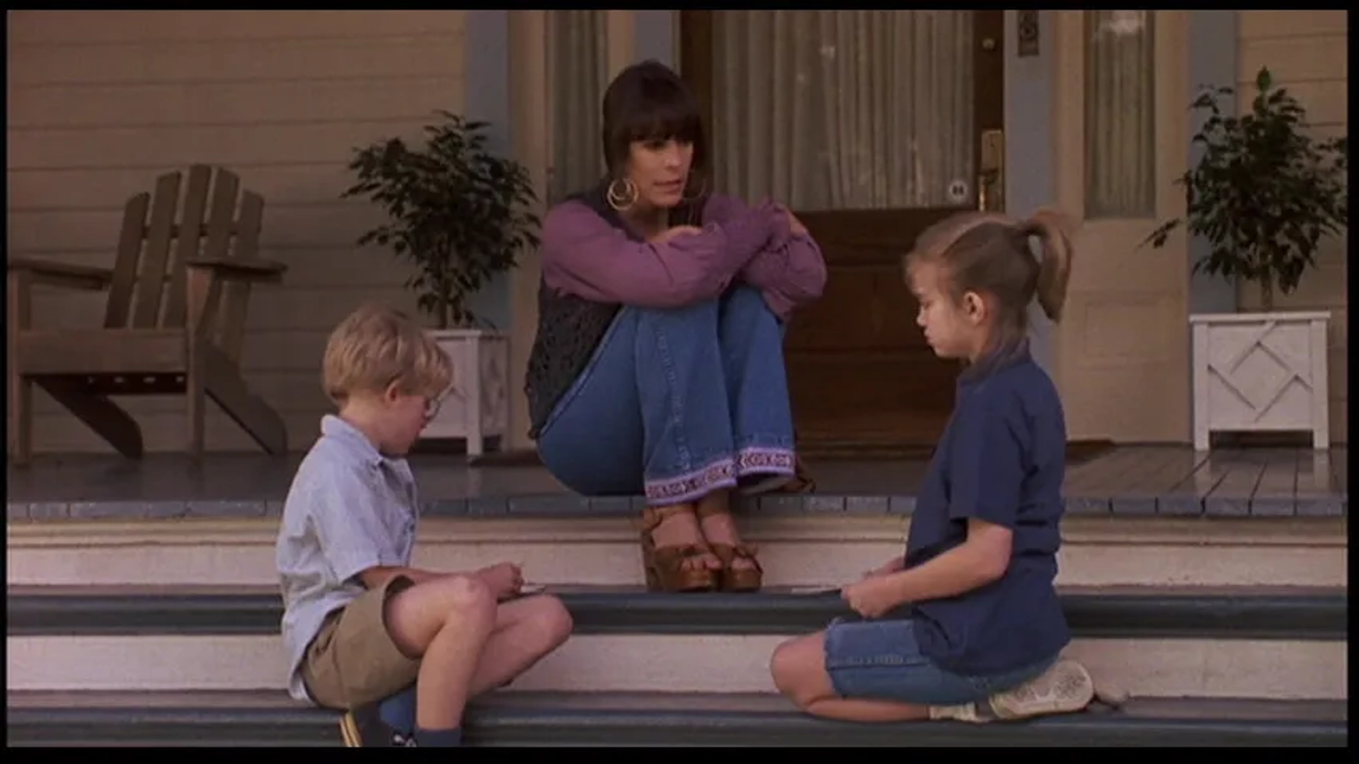 Jamie Lee Curtis, Macaulay Culkin, and Anna Chlumsky in My Girl (1991)