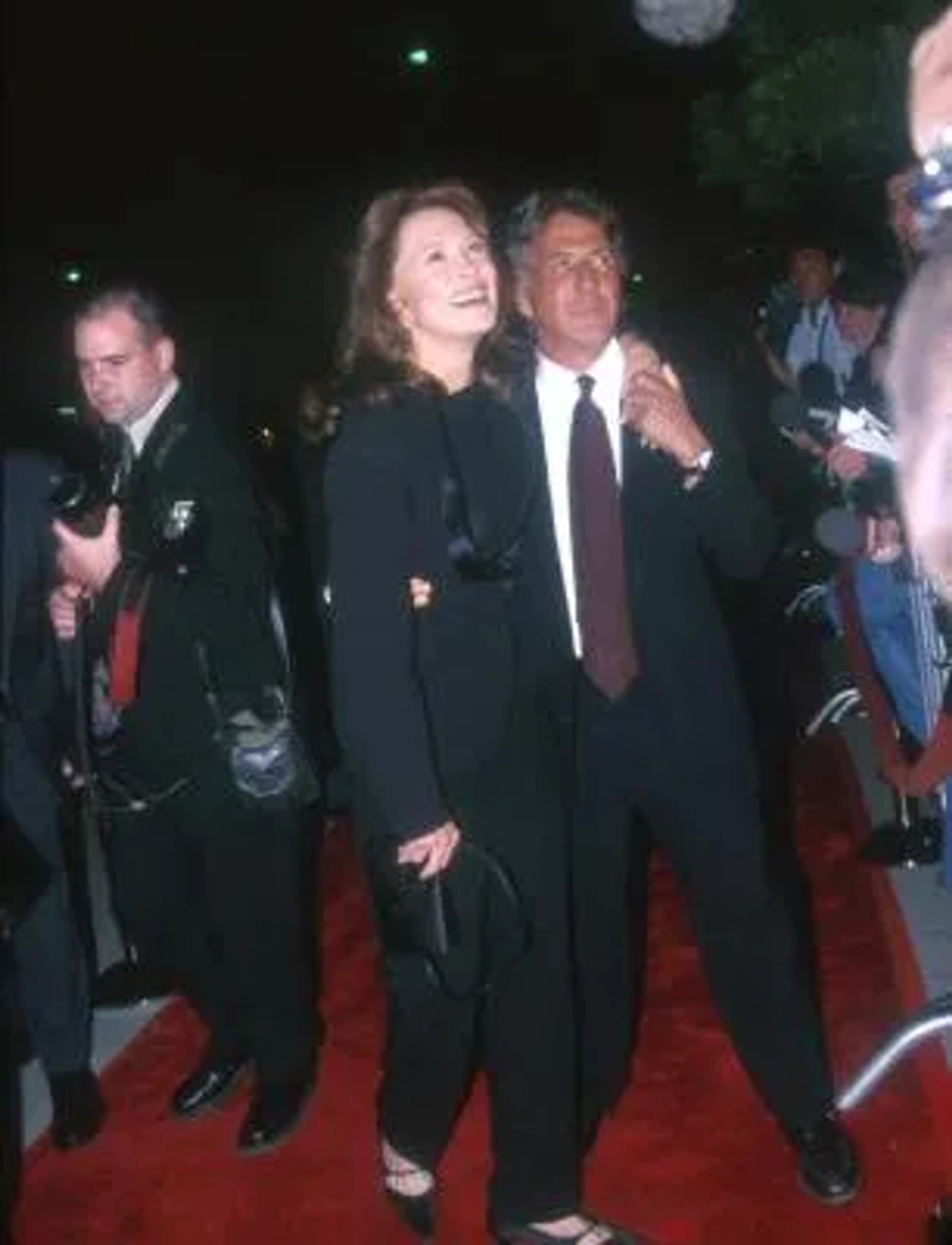 Dustin Hoffman and Faye Dunaway at an event for The Messenger: The Story of Joan of Arc (1999)