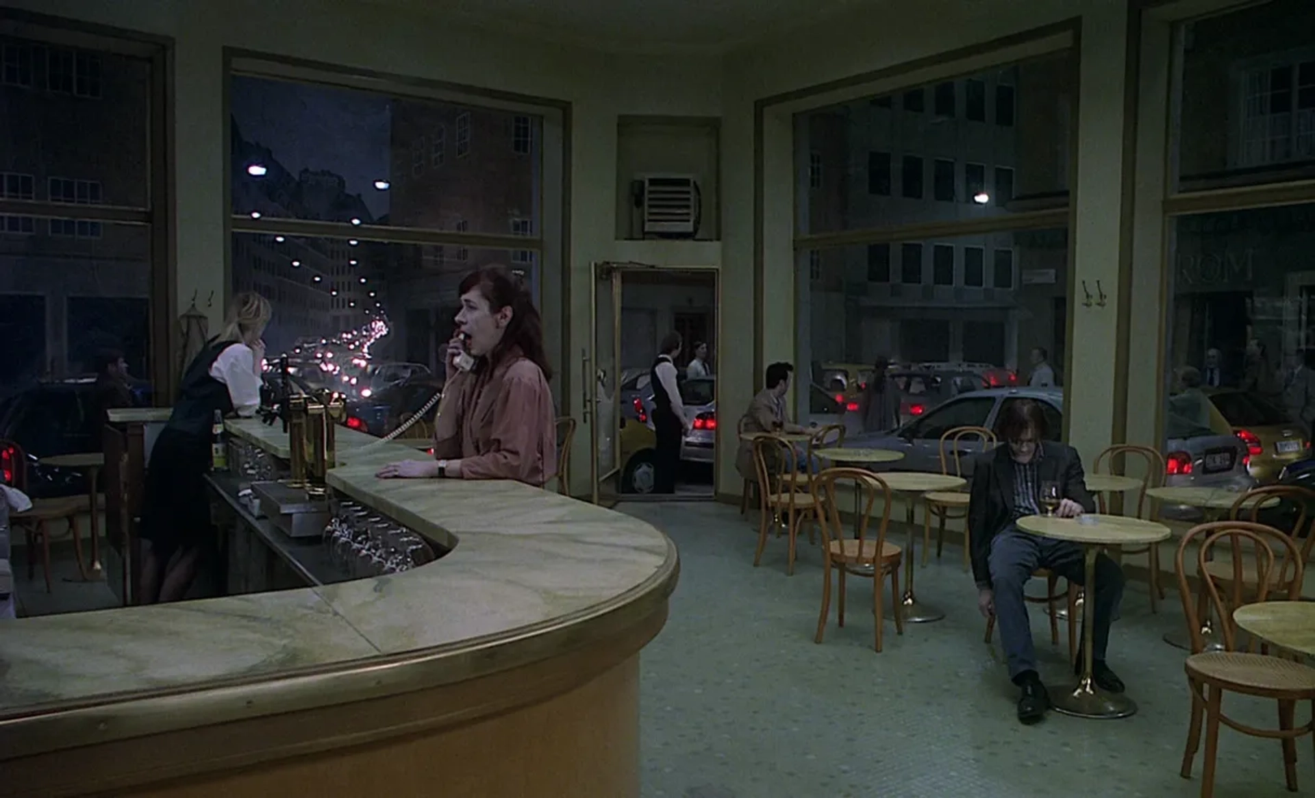 فیلم آوازهایی از طبقه دوم (Songs from the Second Floor 2000)