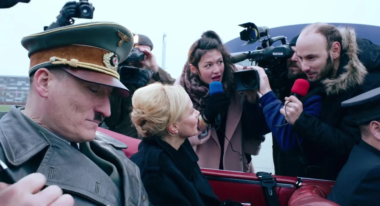 Oliver Masucci and Katja Riemann in Look Who's Back (2015)