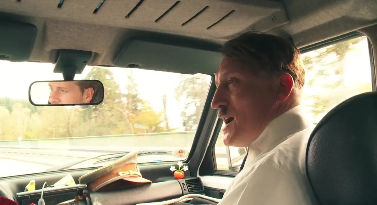 Fabian Busch and Oliver Masucci in Look Who's Back (2015)