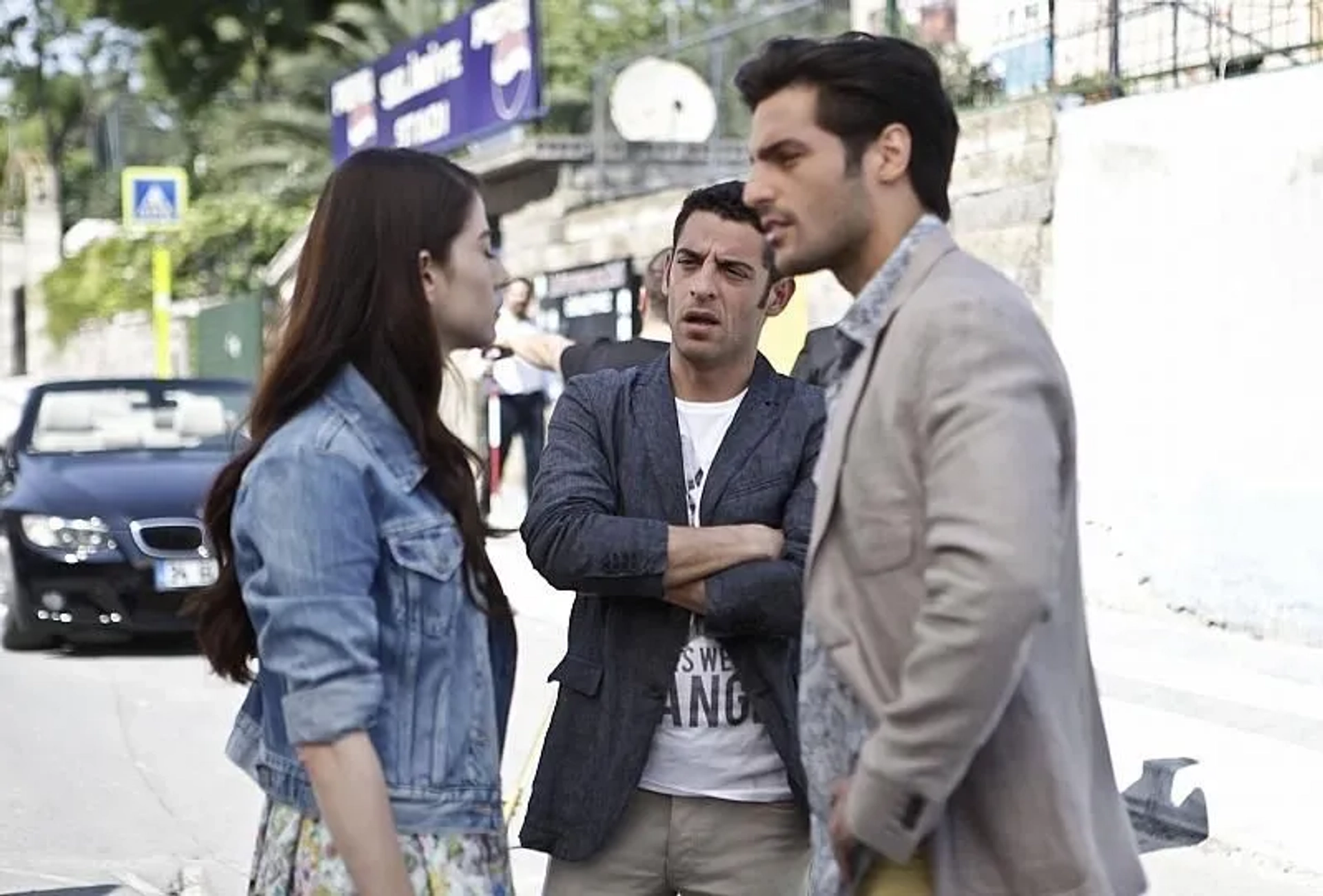 Daghan Külegeç, Özge Gürel, and Serkan Çayoglu in Cherry Season (2014)