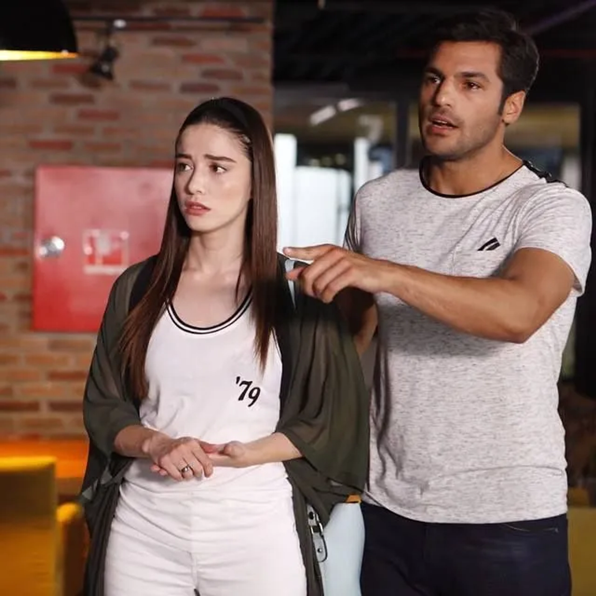 Özge Gürel and Serkan Çayoglu in Cherry Season (2014)