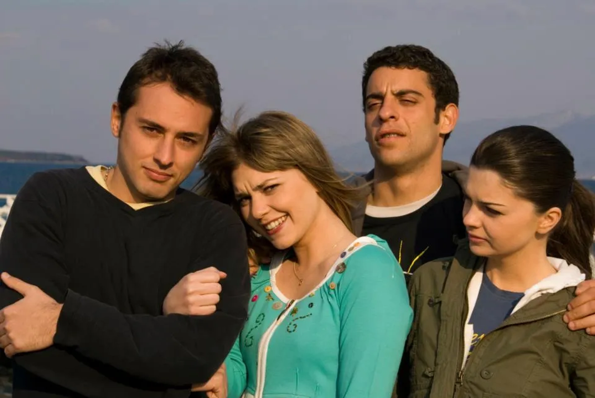 Ibrahim Kendirci, Pelin Karahan, Daghan Külegeç, and Asli Enver in Daydreaming (2007)