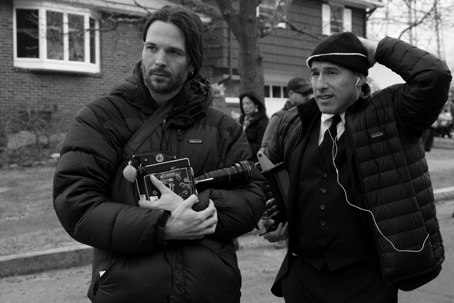 Linus Sandgren and David O Russell on the set of American Hustle.