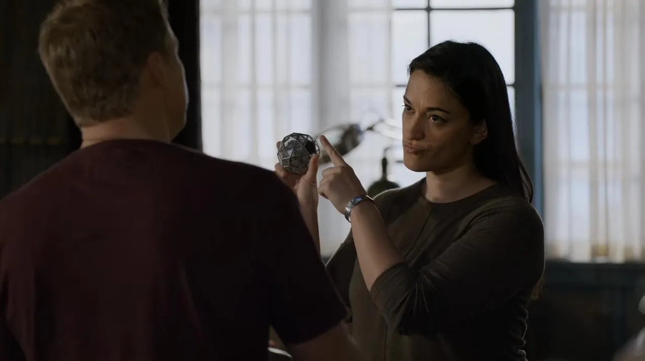 Alan Tudyk and Sara Tomko in Resident Alien: Welcome Aliens (2021)