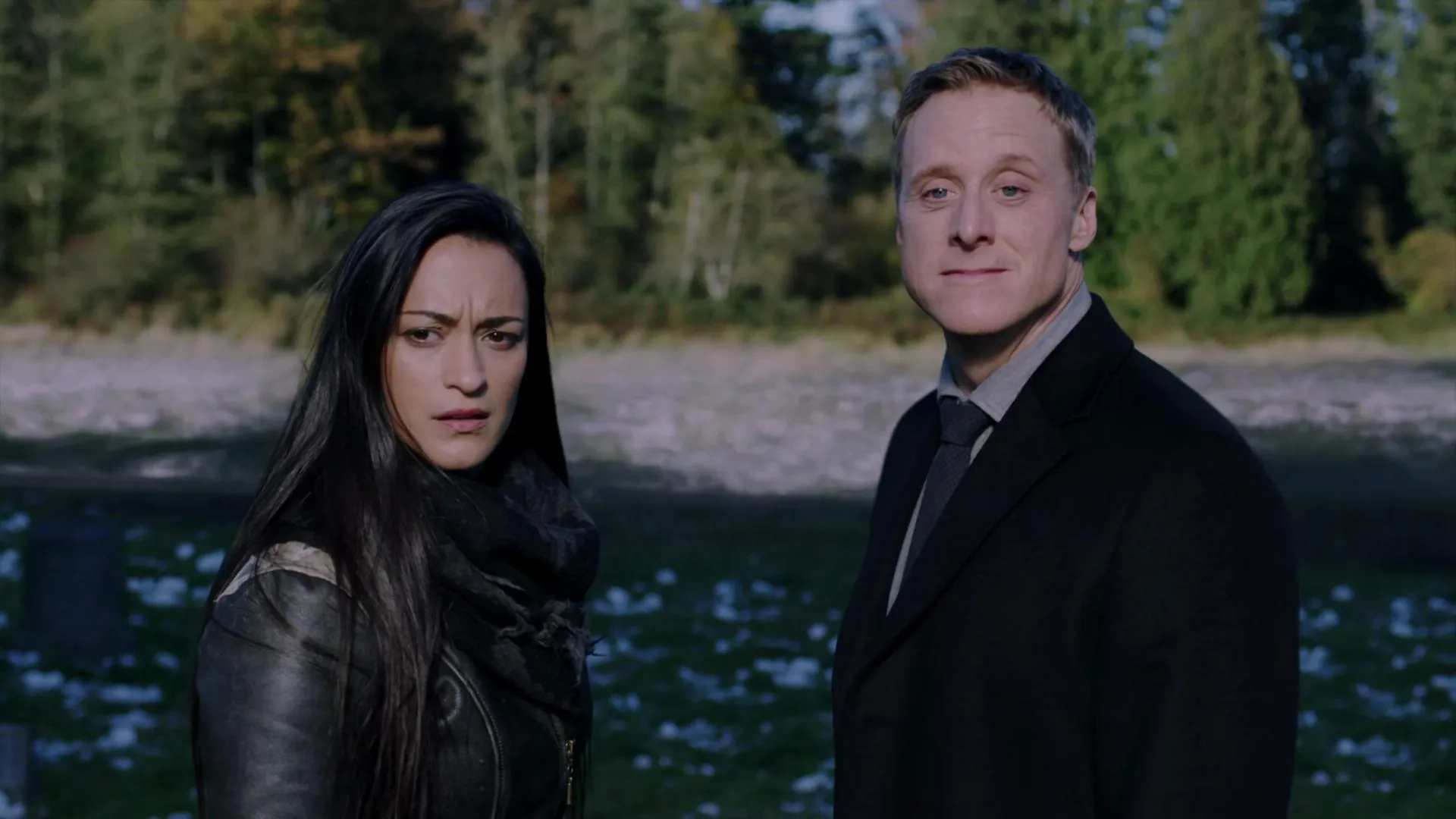 Alan Tudyk and Sara Tomko in Resident Alien: Pilot (2021)