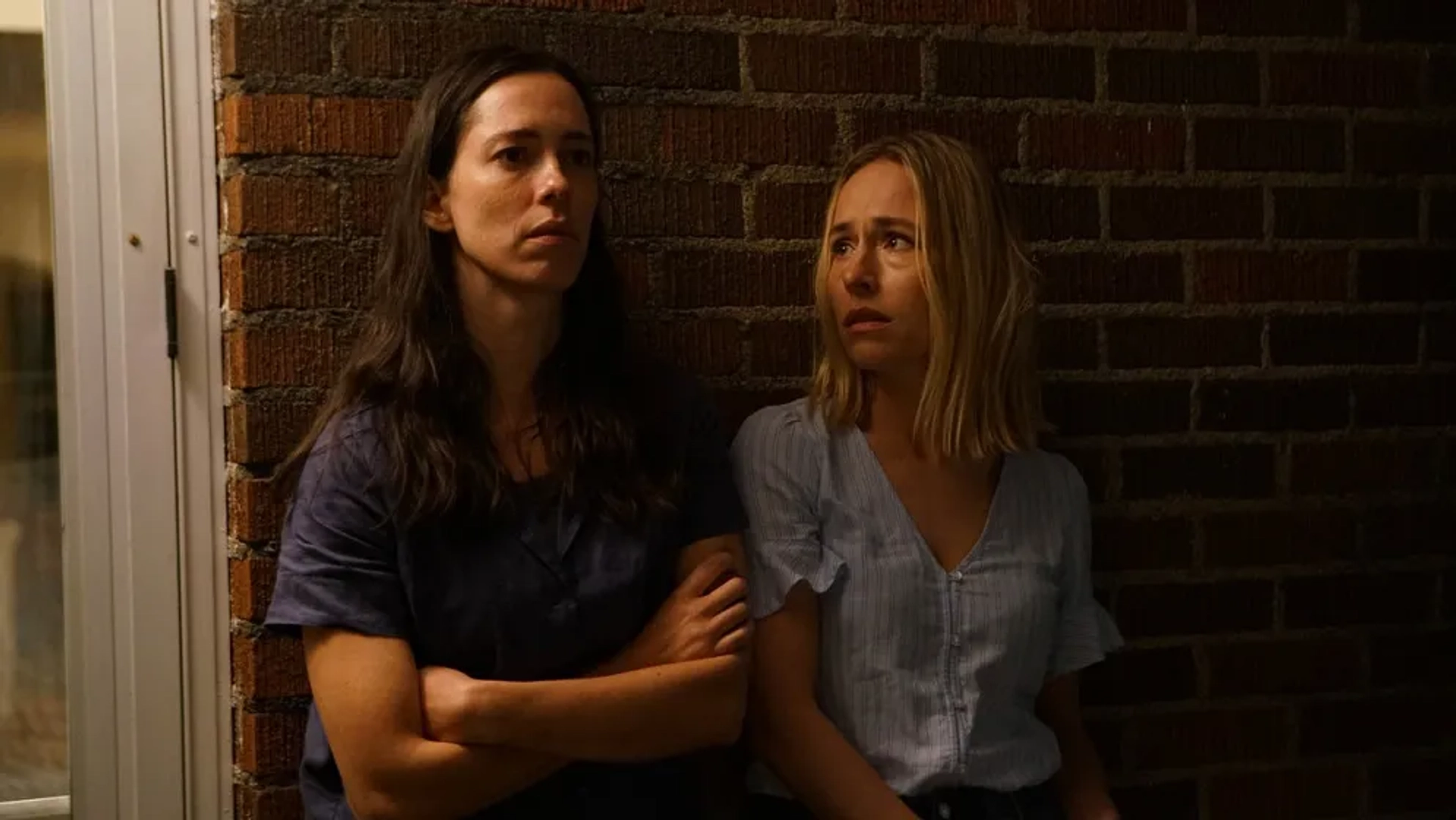 Rebecca Hall and Sarah Goldberg in The Night House (2020)