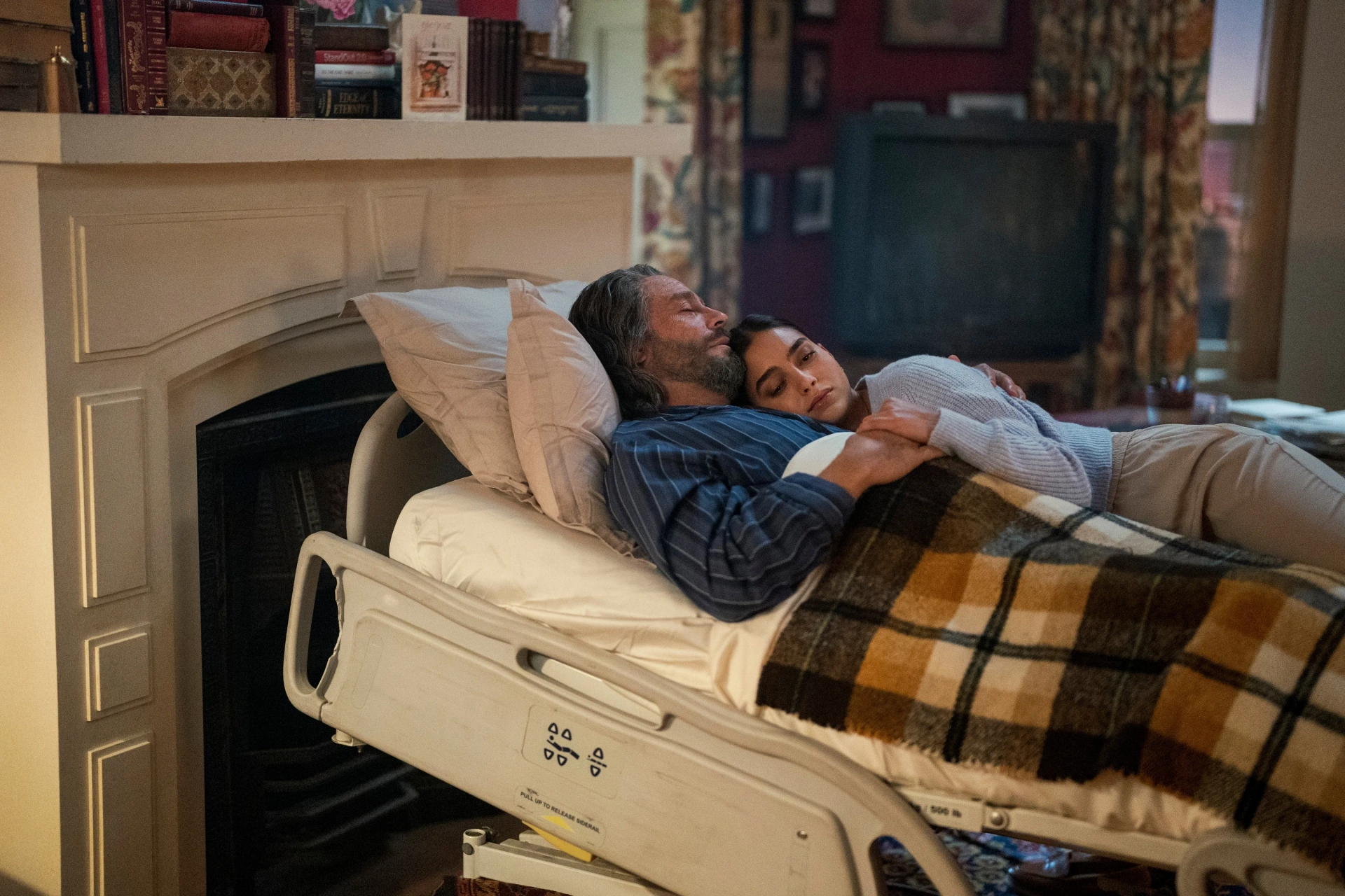 Juan Pablo Espinosa and Melissa Barrera in Keep Breathing (2022)