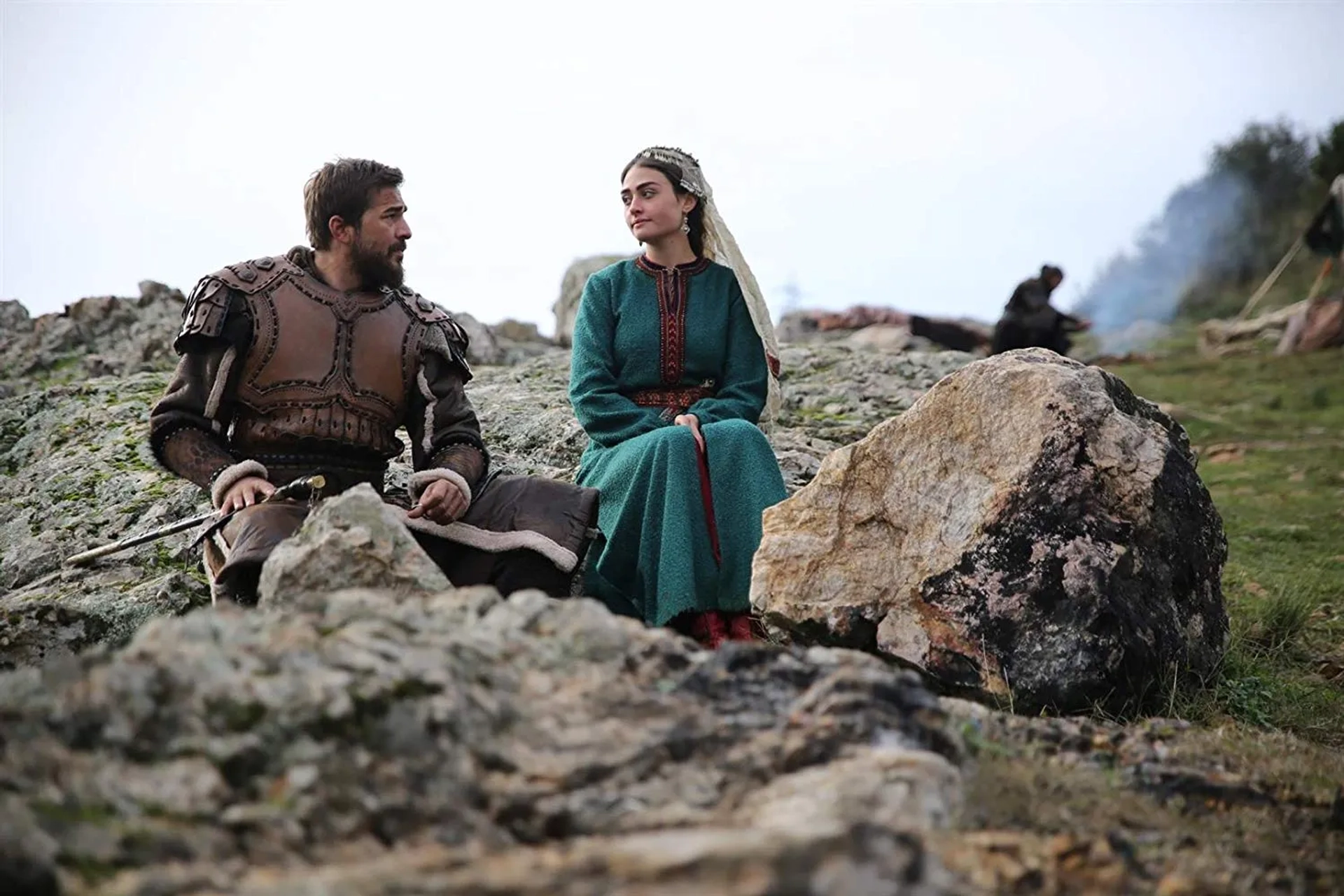 Engin Altan Düzyatan and Esra Bilgiç in Dirilis: Ertugrul (2014)