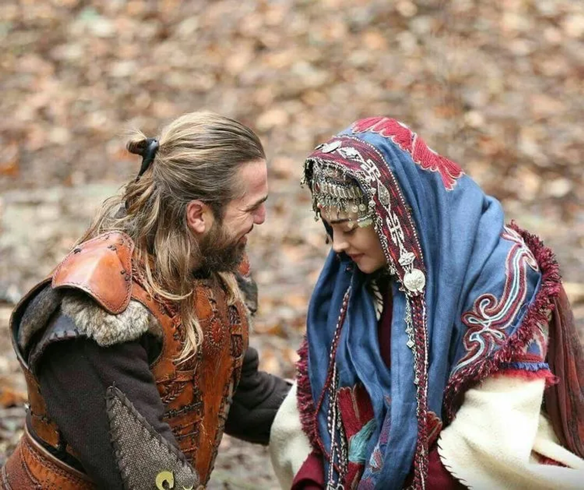 Engin Altan Düzyatan and Esra Bilgiç in Dirilis: Ertugrul (2014)