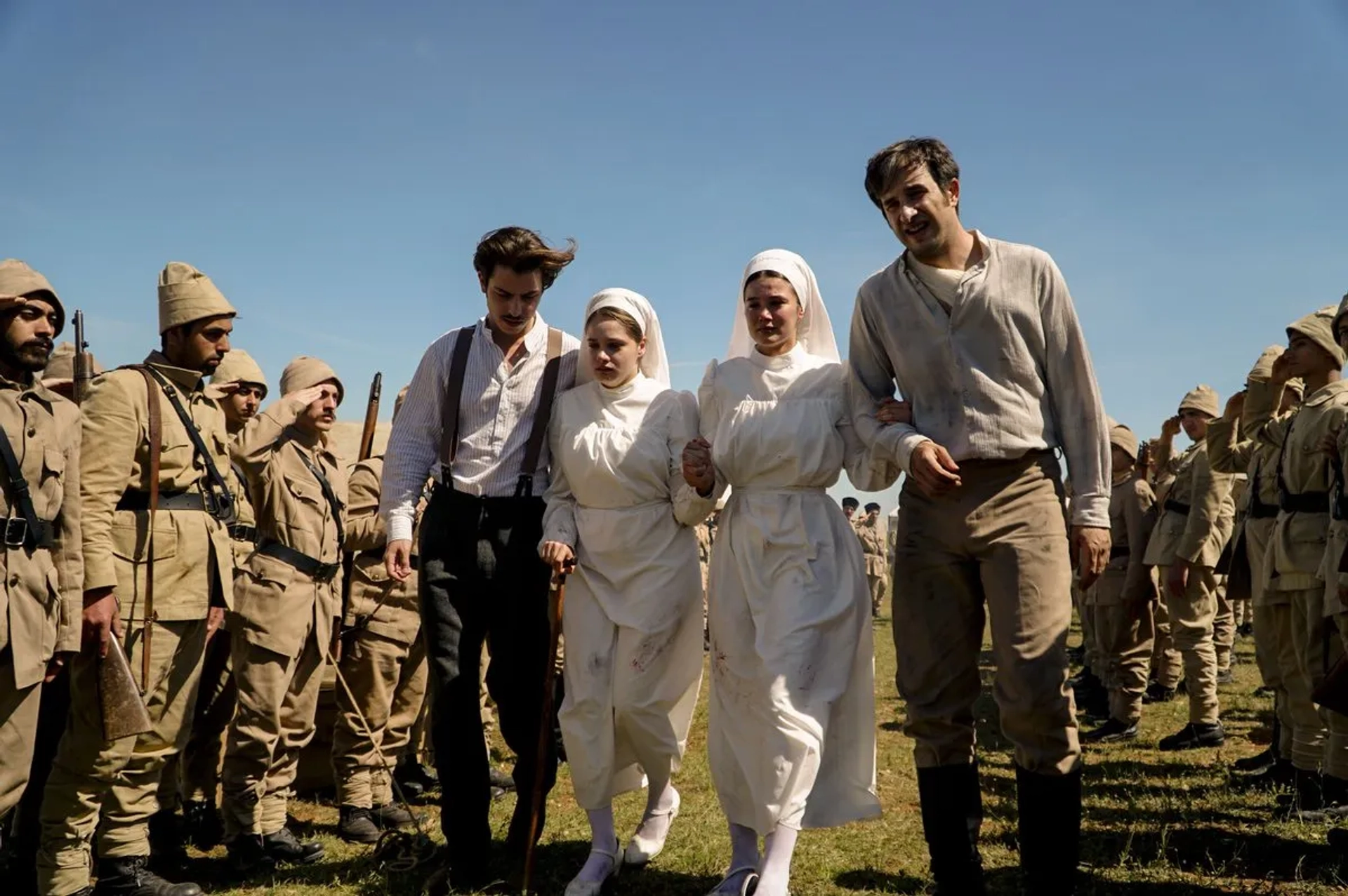 Fatih Artman, Miray Daner, Boran Kuzum, and Pinar Deniz in Wounded Love (2016)