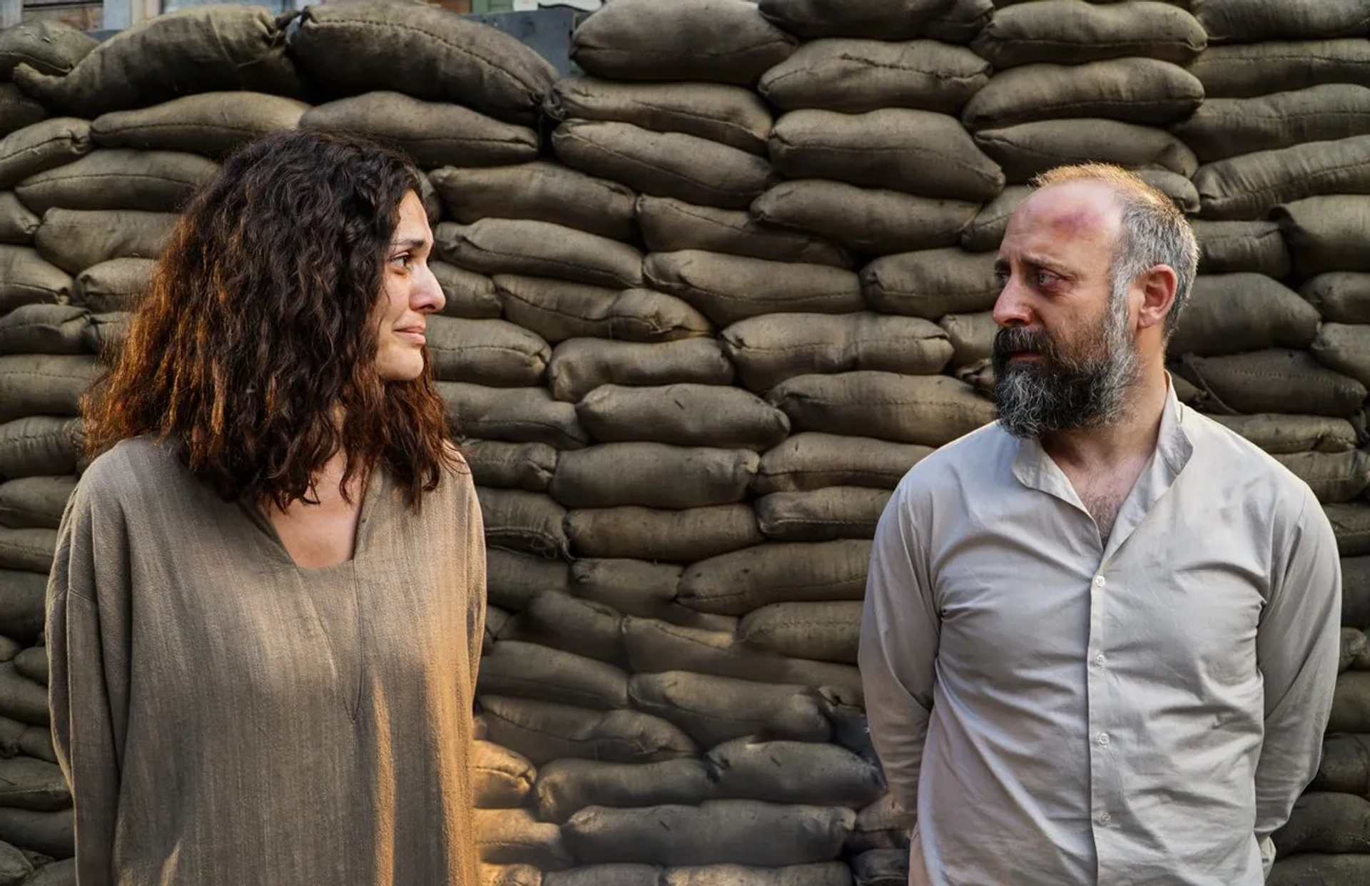 Halit Ergenç and Bergüzar Korel in Wounded Love (2016)