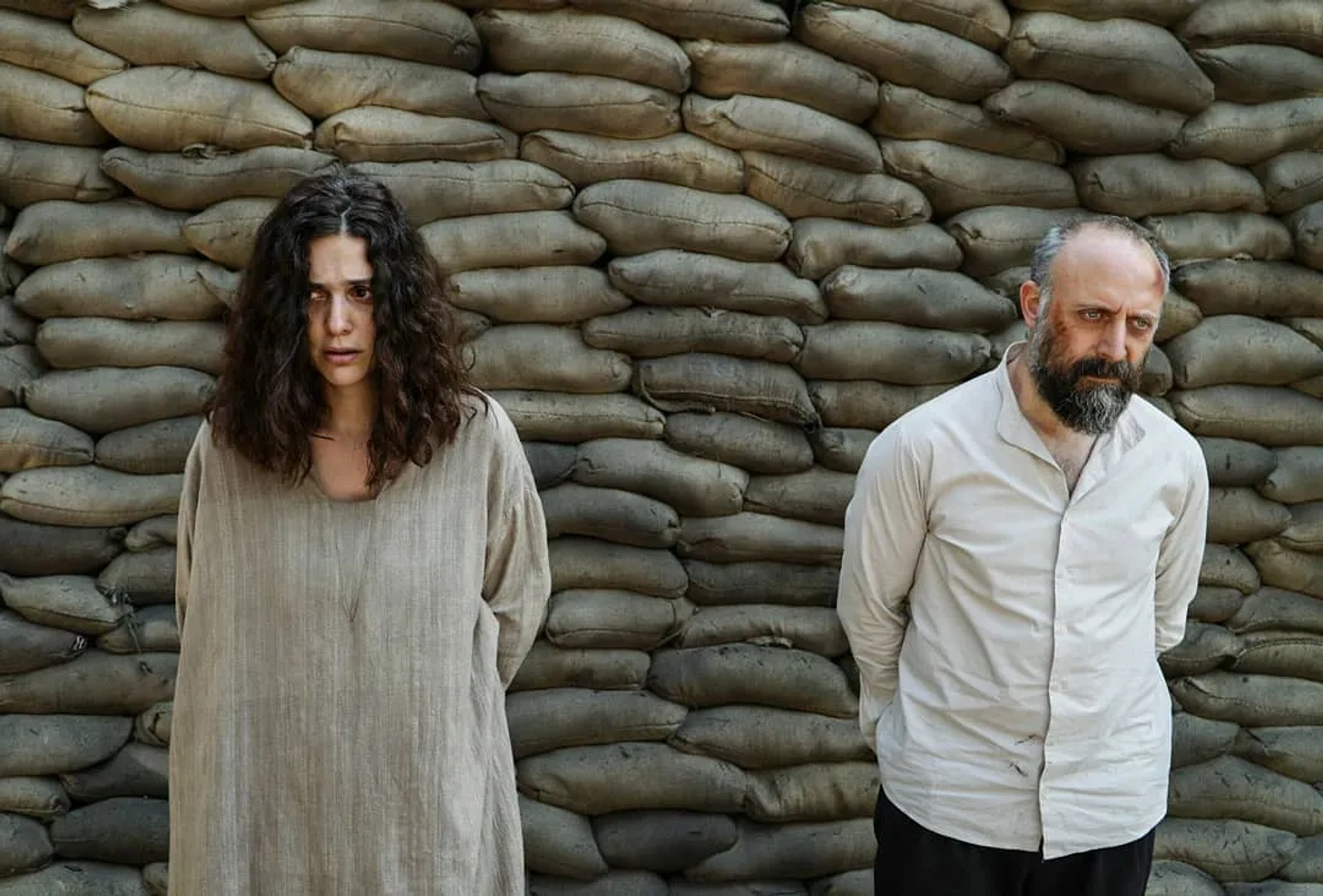 Halit Ergenç and Bergüzar Korel in Wounded Love (2016)