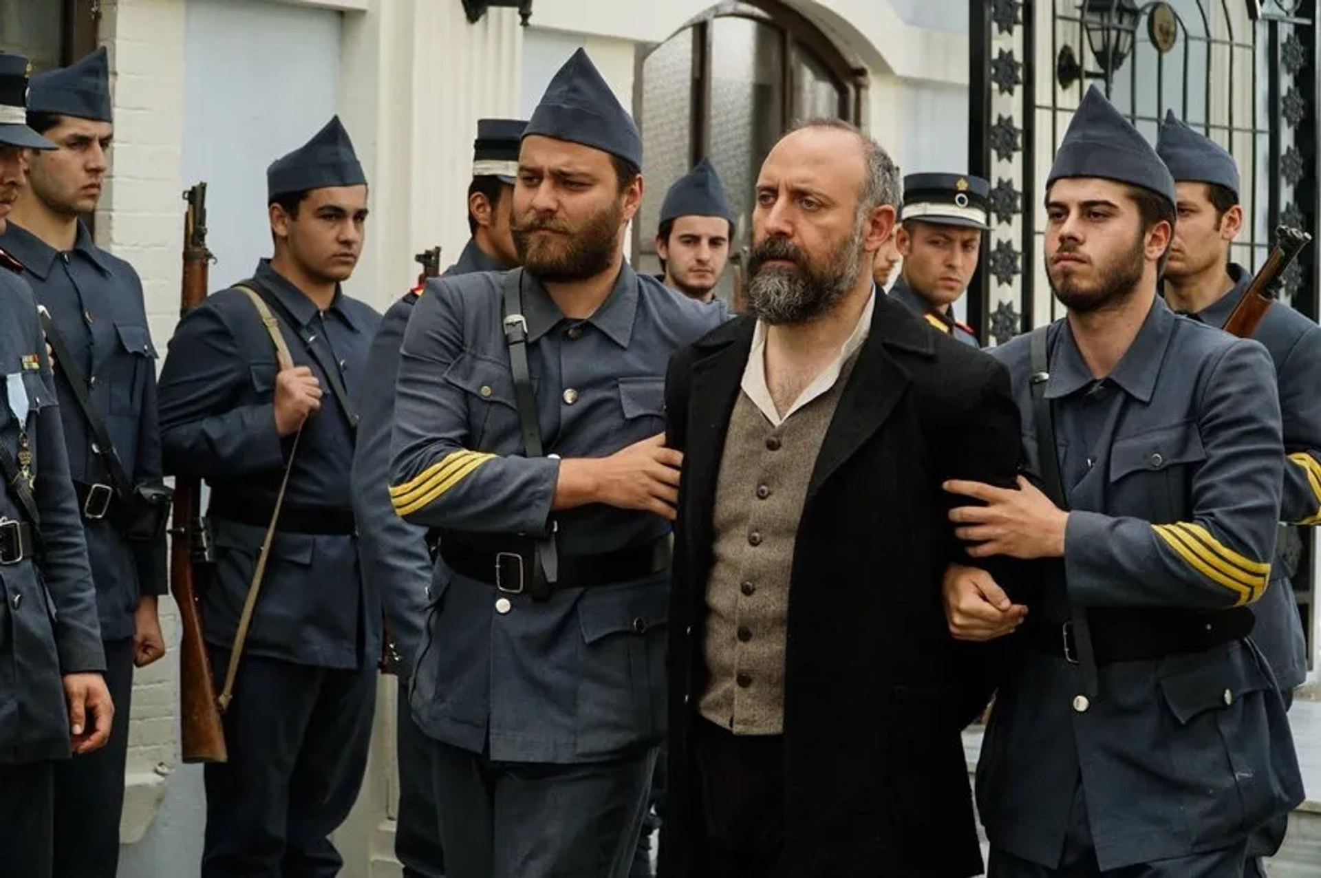 Halit Ergenç in Wounded Love (2016)