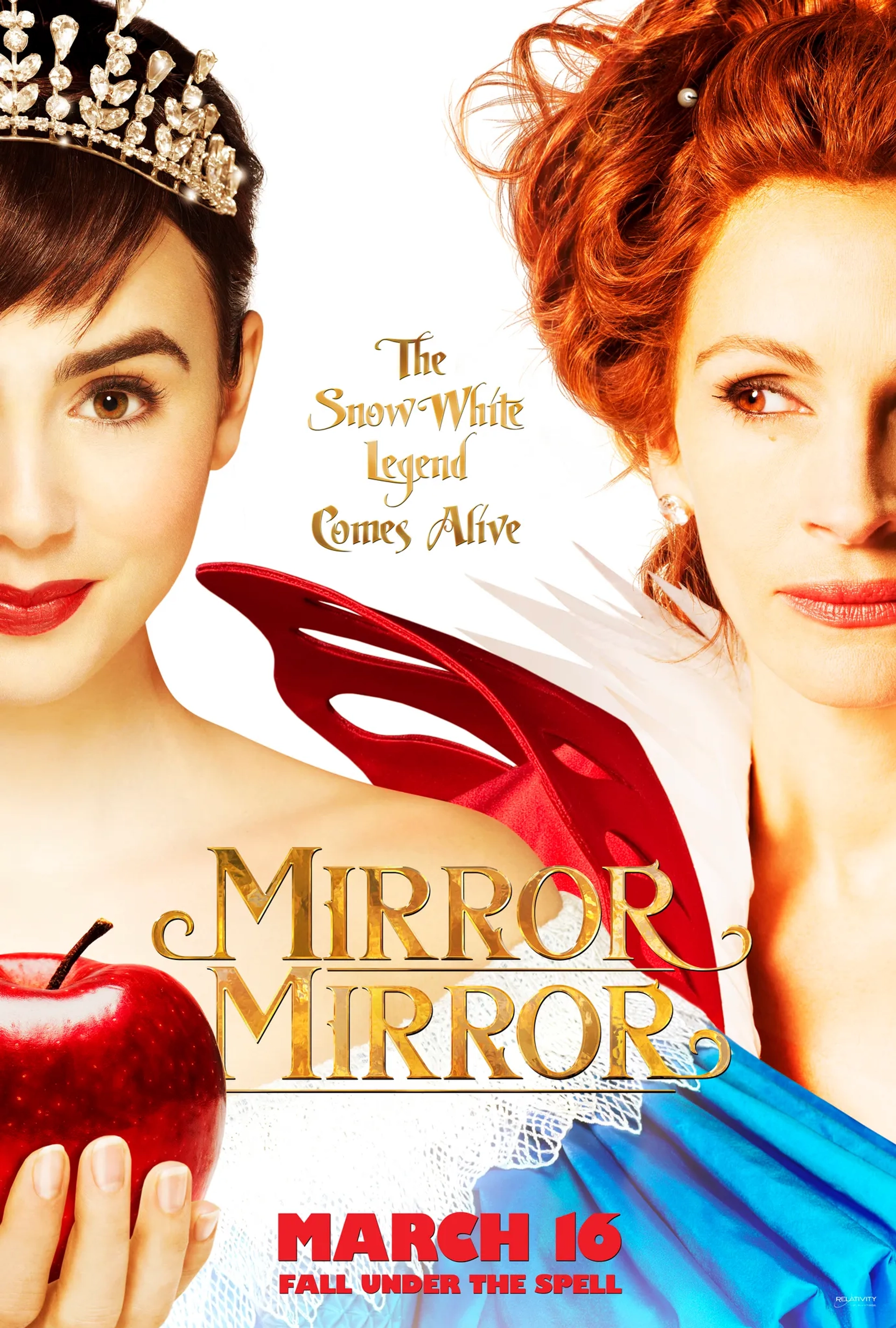 Julia Roberts and Lily Collins in Mirror Mirror (2012)