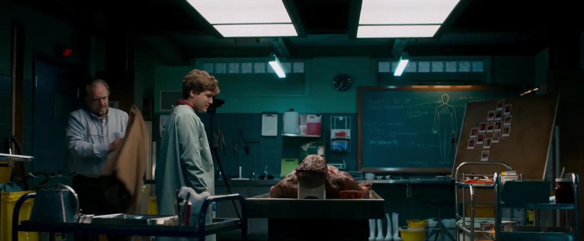 Brian Cox and Emile Hirsch in The Autopsy of Jane Doe (2016)