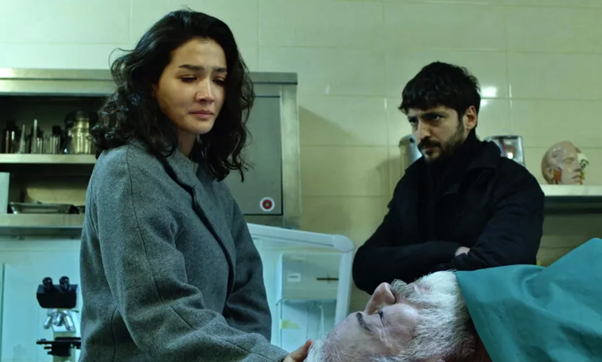 Taner Ölmez and Aybüke Pusat in Alef (2020)