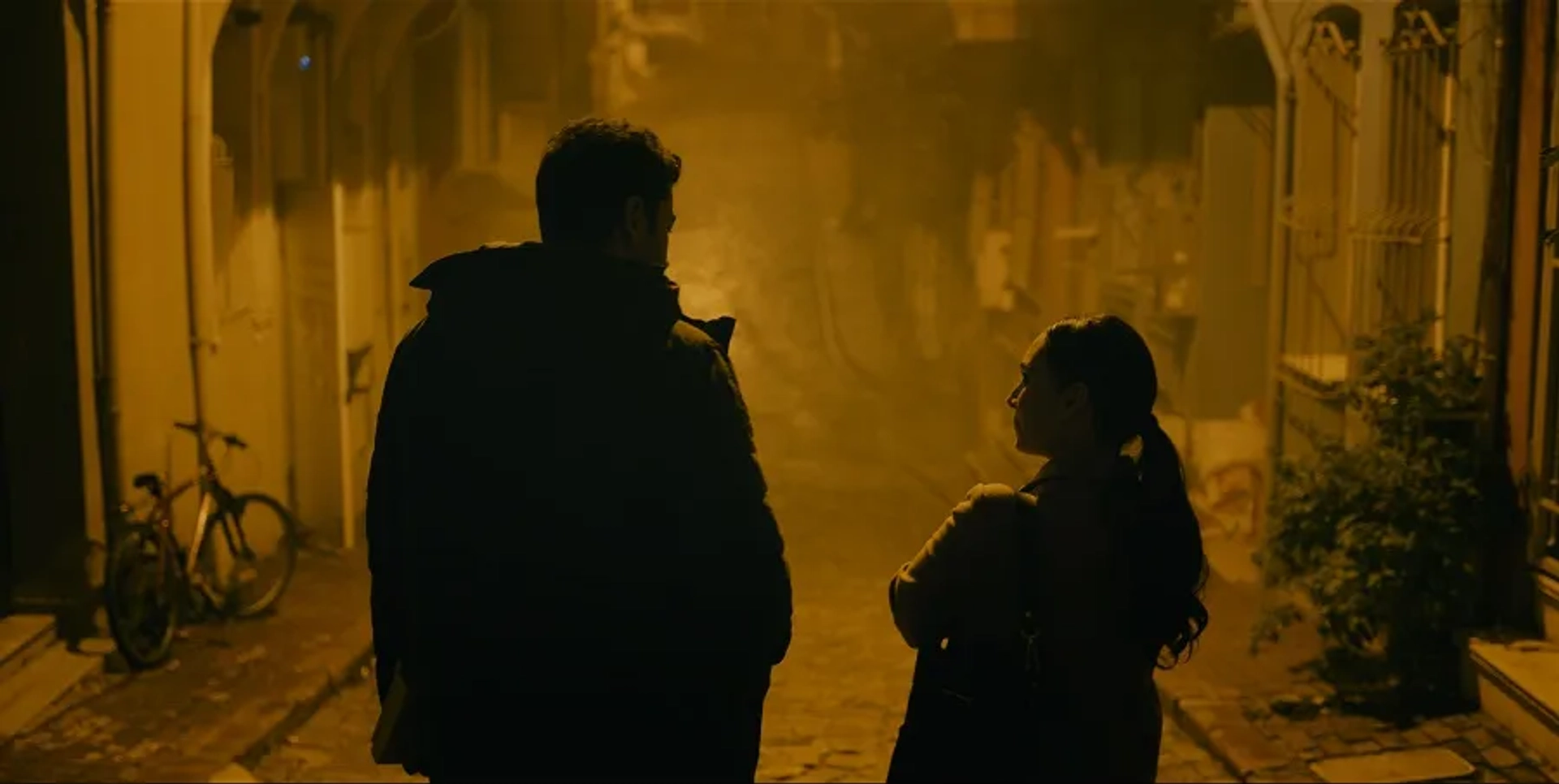 Kenan Imirzalioglu and Melisa Sözen in Alef (2020)