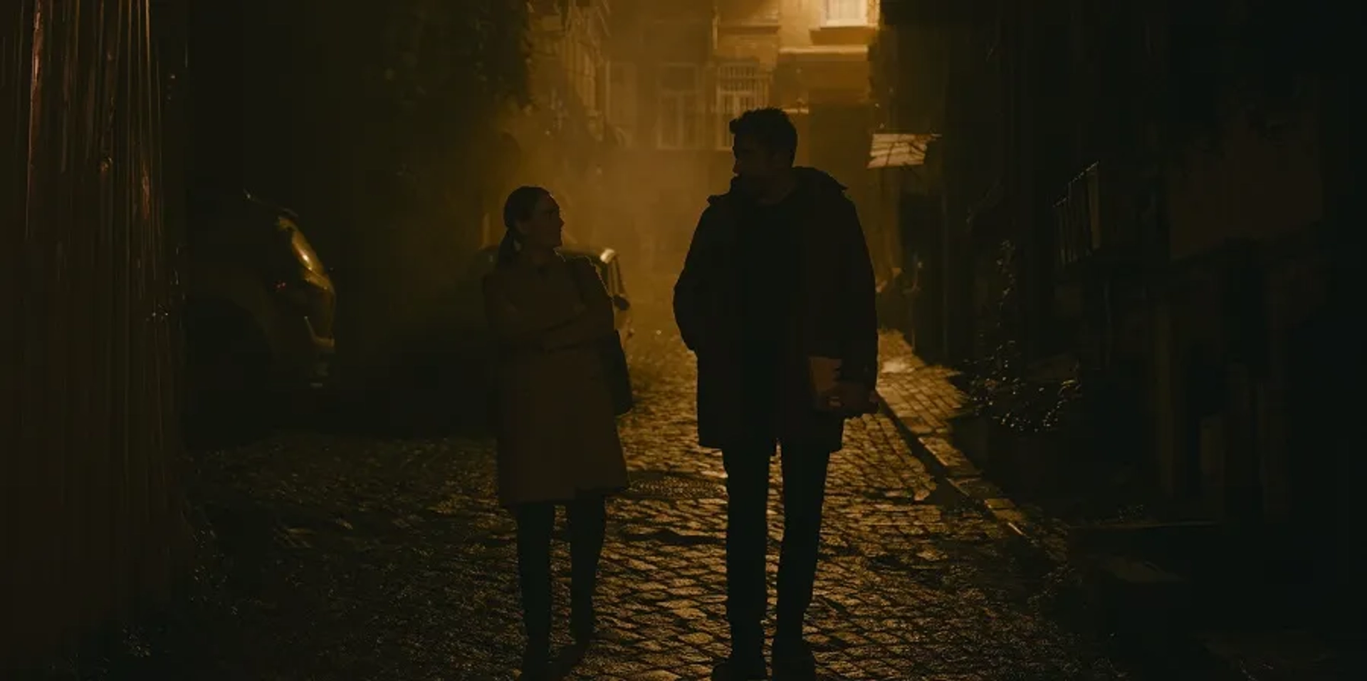 Kenan Imirzalioglu and Melisa Sözen in Alef (2020)