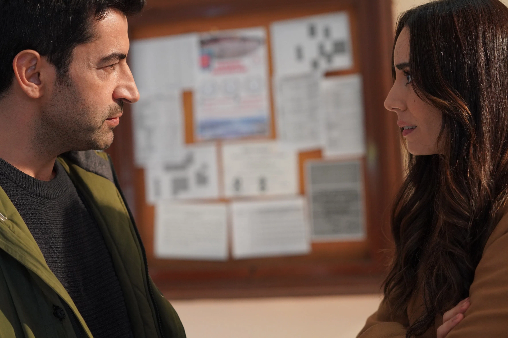 Kenan Imirzalioglu and Melisa Sözen in Alef (2020)