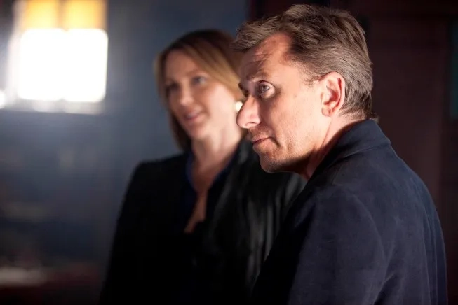Tim Roth and Kelli Williams in Lie to Me (2009)