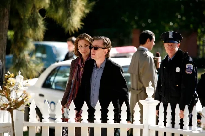 Tim Roth and Kelli Williams in Lie to Me (2009)