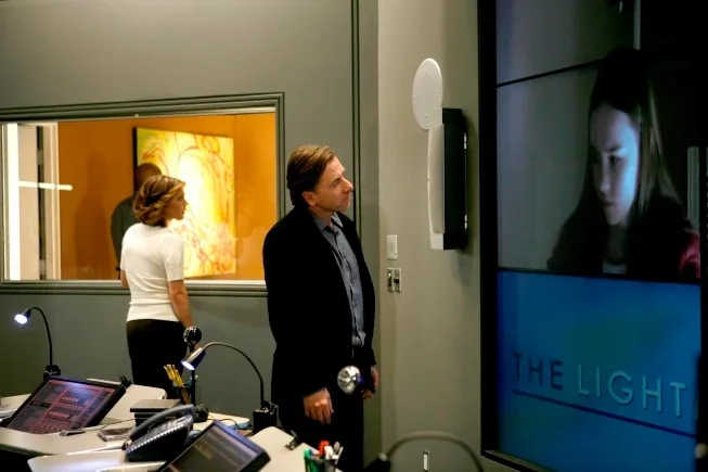 Tim Roth and Kelli Williams in Lie to Me (2009)