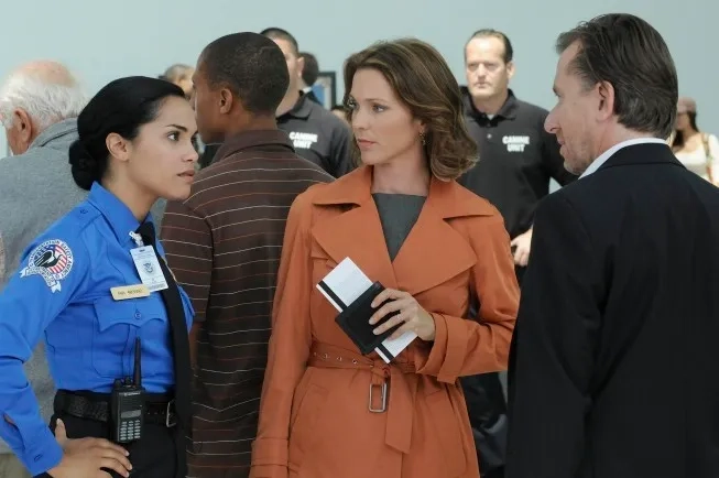 Tim Roth, Kelli Williams, and Monica Raymund in Lie to Me (2009)