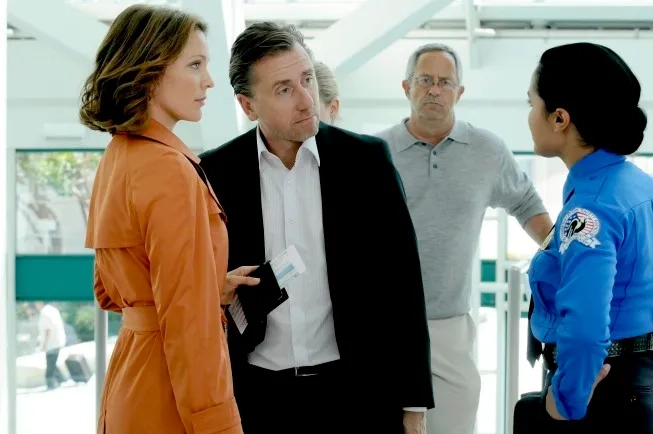 Tim Roth, Kelli Williams, and Monica Raymund in Lie to Me (2009)