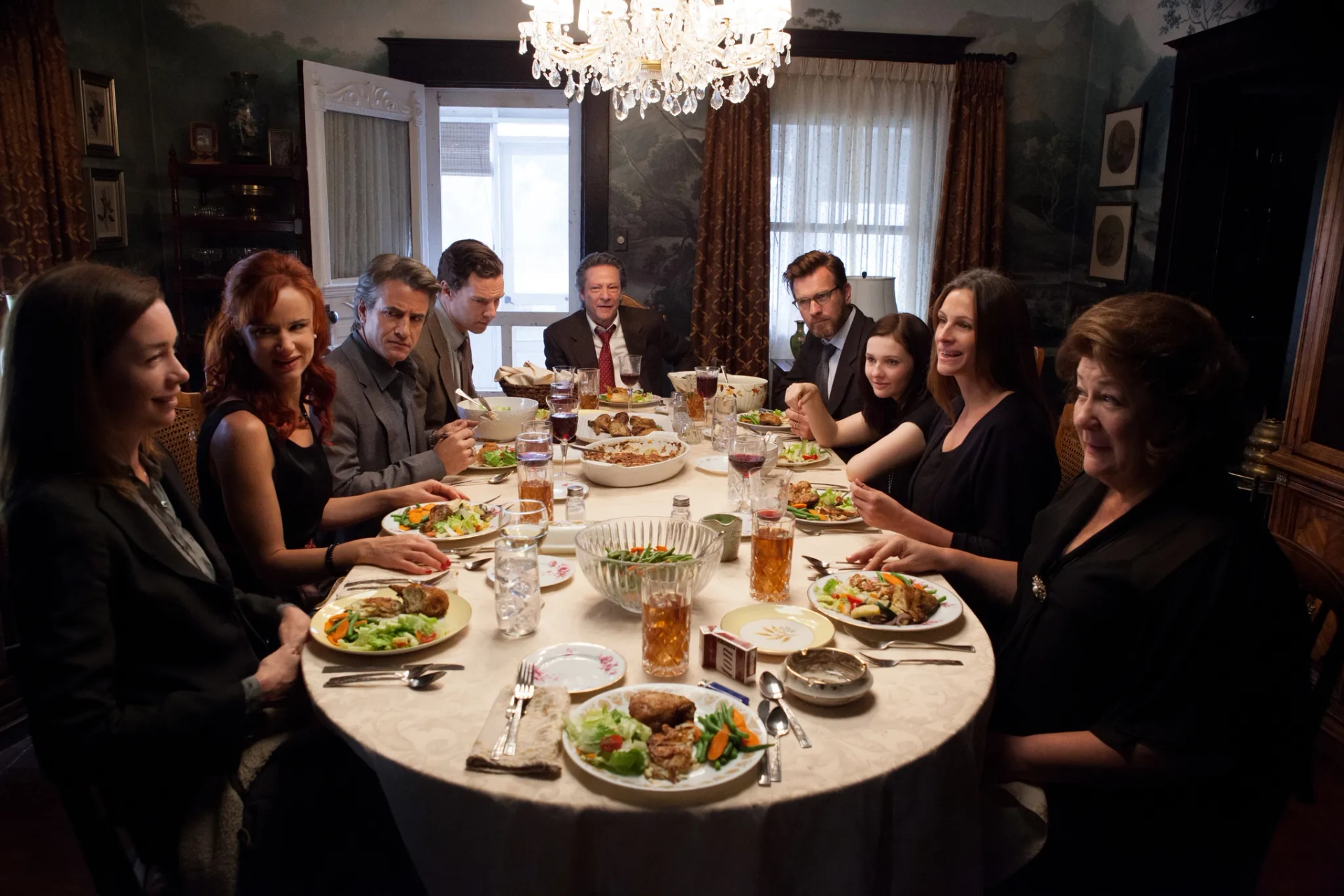 Ewan McGregor, Julia Roberts, Juliette Lewis, Dermot Mulroney, Chris Cooper, Margo Martindale, Julianne Nicholson, Abigail Breslin, and Benedict Cumberbatch in August: Osage County (2013)