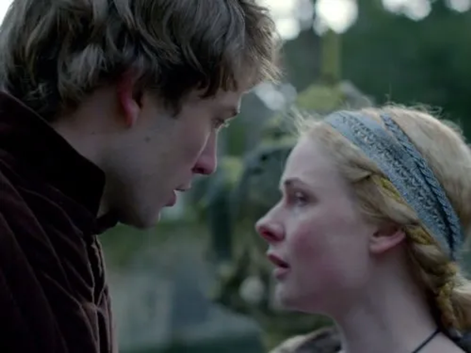 Rebecca Ferguson and Ben Lamb in The White Queen (2013)