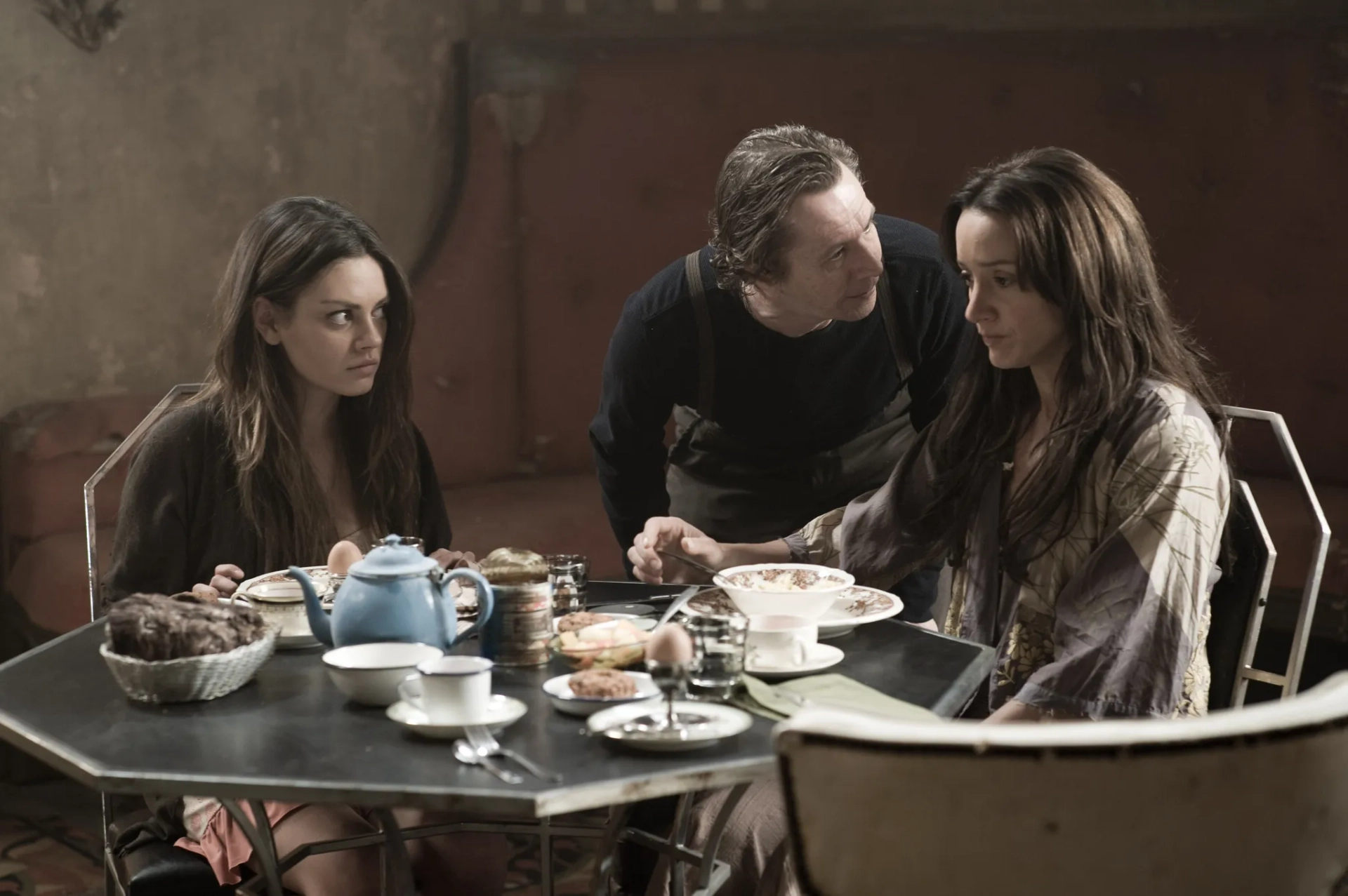 Gary Oldman, Jennifer Beals, and Mila Kunis in The Book of Eli (2010)