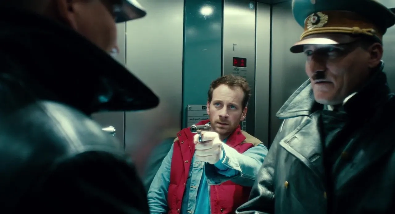 Fabian Busch and Oliver Masucci in Look Who's Back (2015)