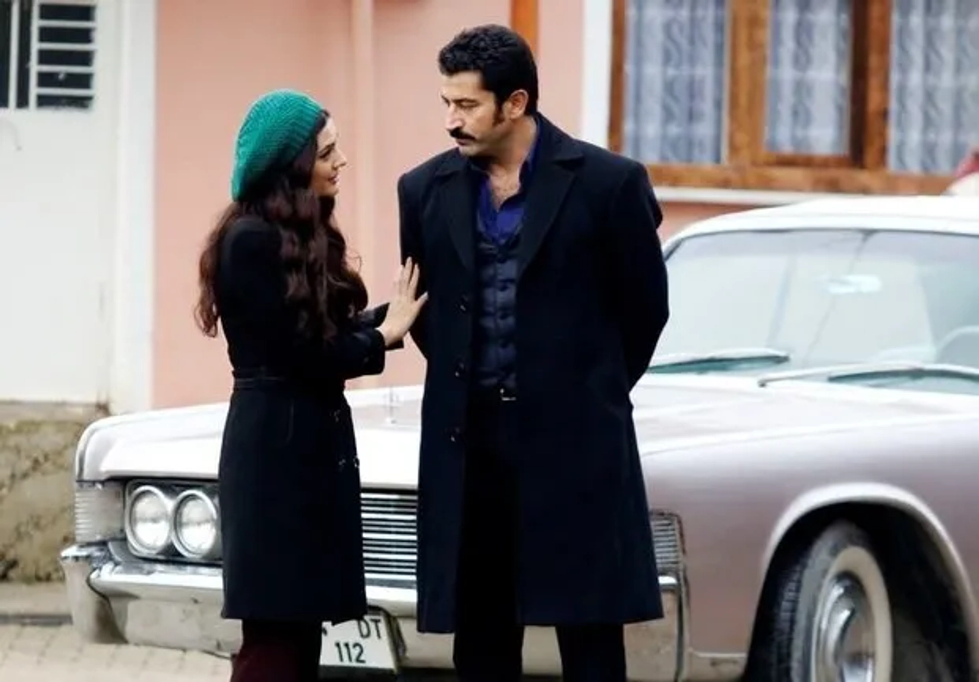 Kenan Imirzalioglu and Bergüzar Korel in Karadayi (2012)