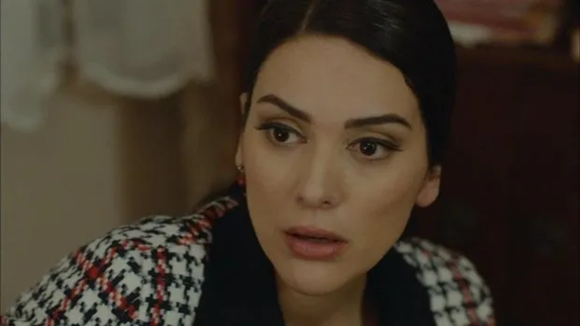 Bergüzar Korel in Karadayi (2012)