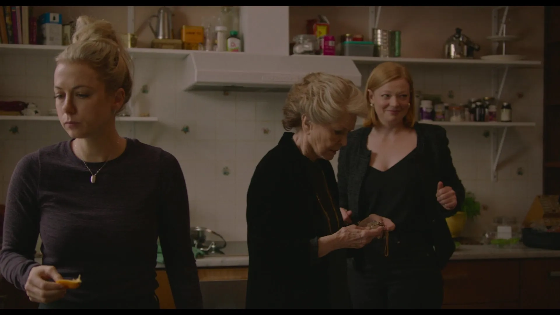 Ellen Burstyn, Iliza Shlesinger, and Sarah Snook in Pieces of a Woman (2020)