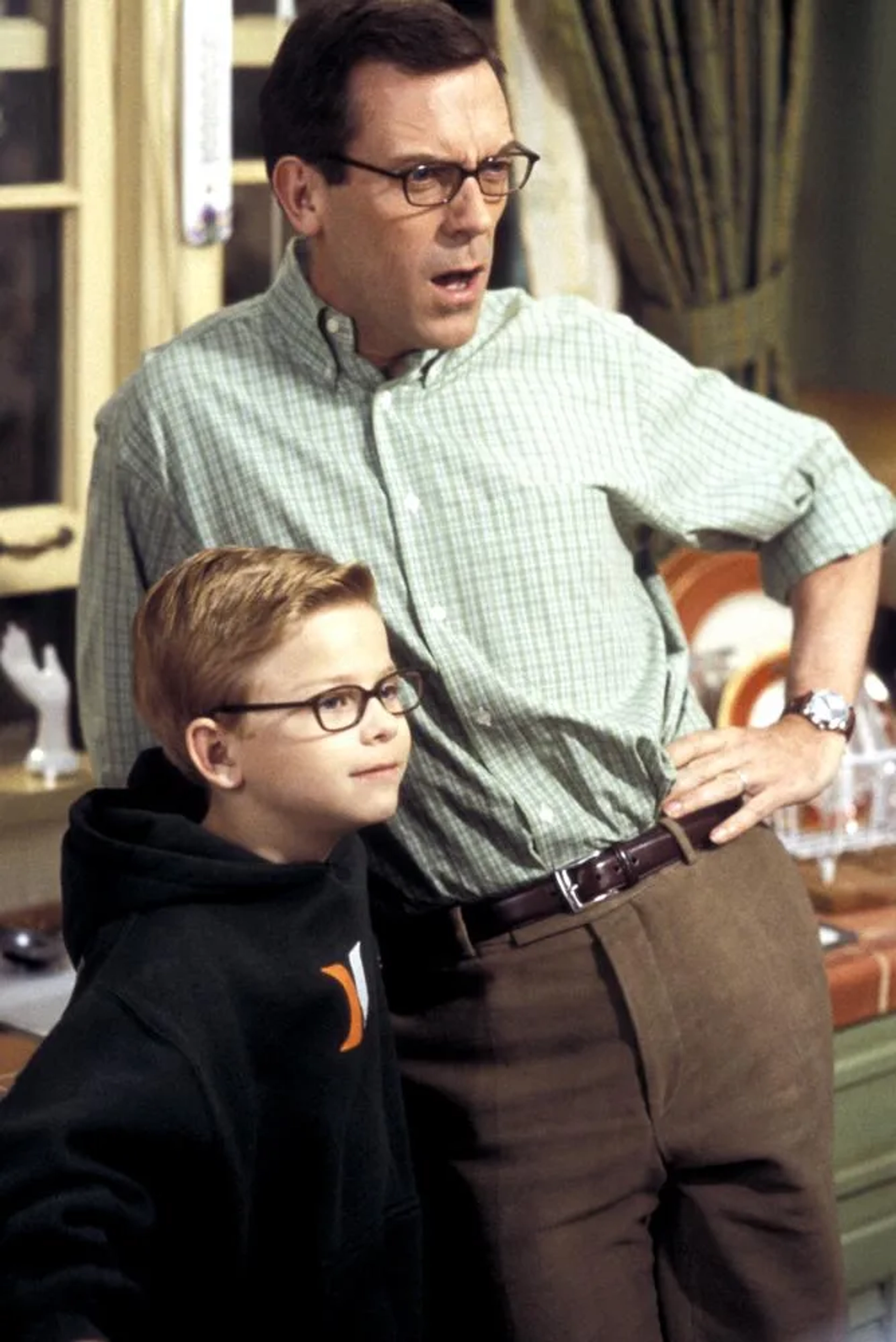 Jonathan Lipnicki and Hugh Laurie in Stuart Little 2 (2002)