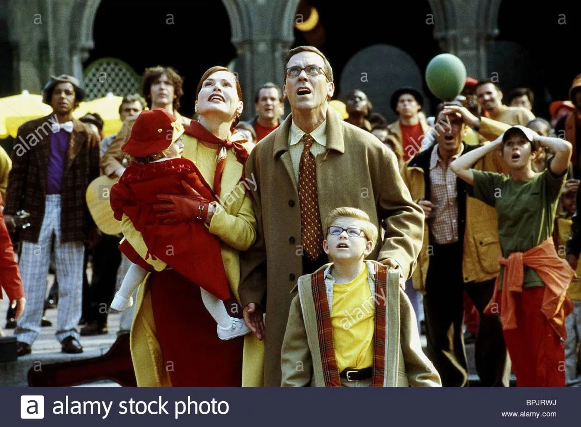 Geena Davis, Jonathan Lipnicki, Hugh Laurie, Anna Hoelck, and Ashley Hoelck in Stuart Little 2 (2002)