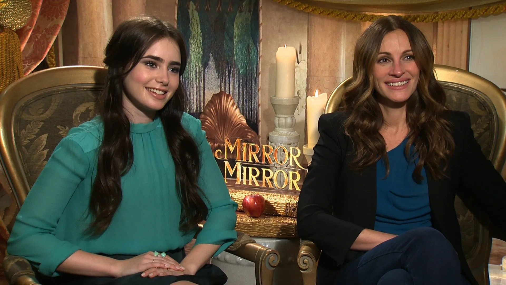 Julia Roberts and Lily Collins in Mirror Mirror (2012)