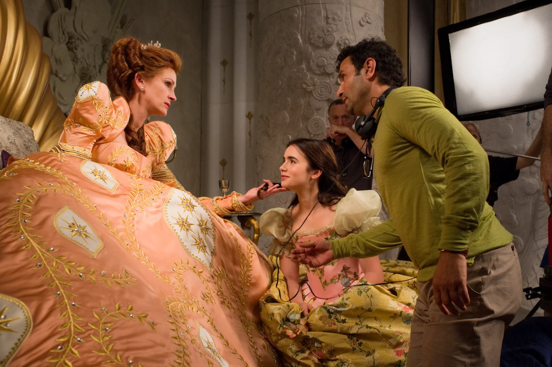 Julia Roberts, Tarsem Singh, and Lily Collins in Mirror Mirror (2012)