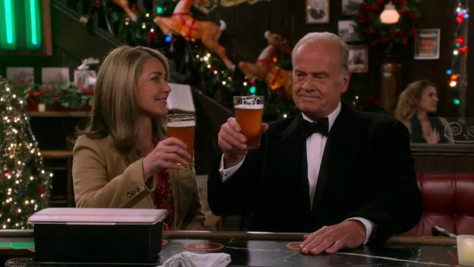 Kelsey Grammer and Peri Gilpin in Frasier (2023)