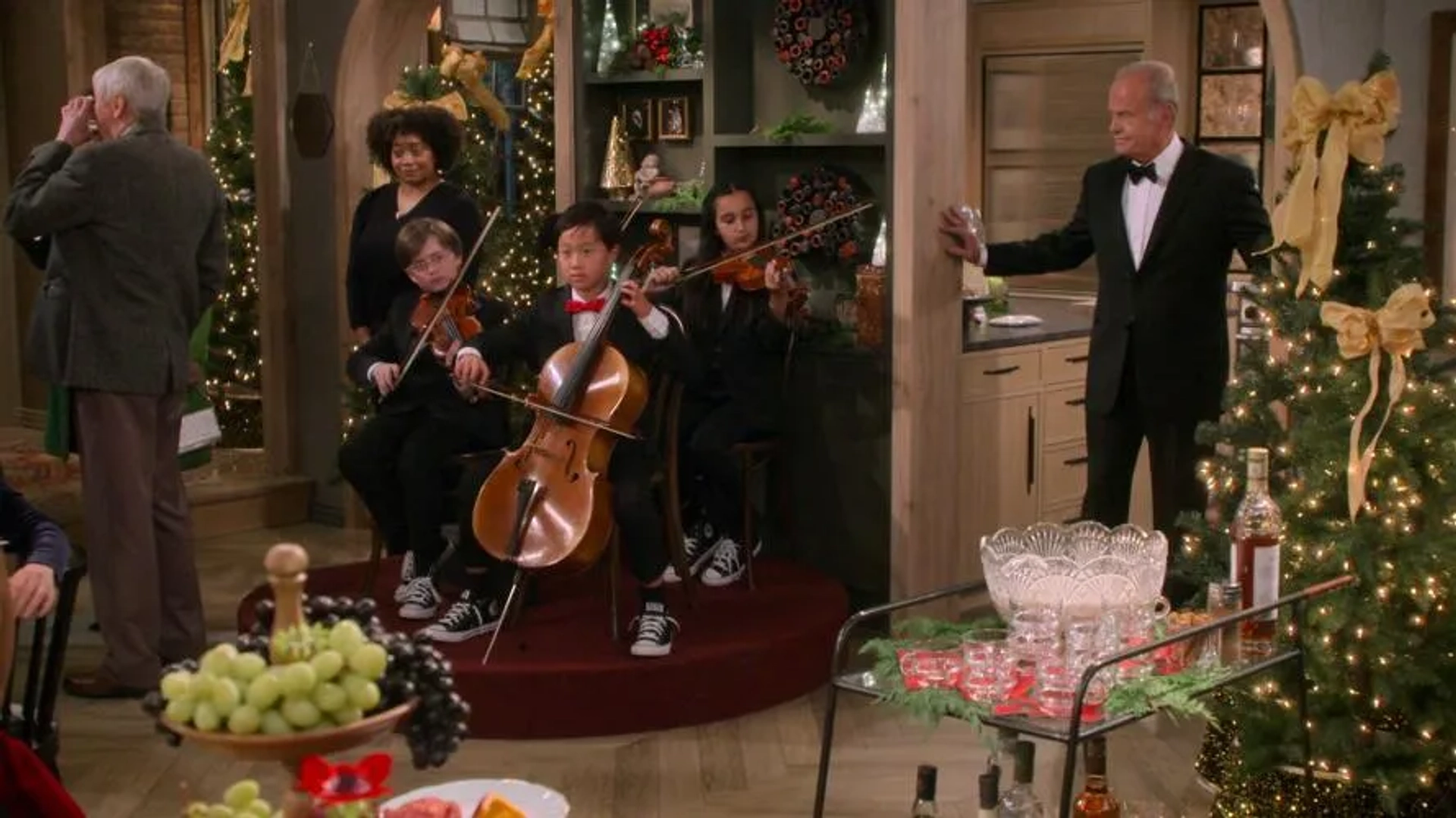 Kelsey Grammer, Nicholas Lyndhurst, Solly Werner, Christina Hossain, Bode Yuan, and Amari McCoy in Frasier (2023)