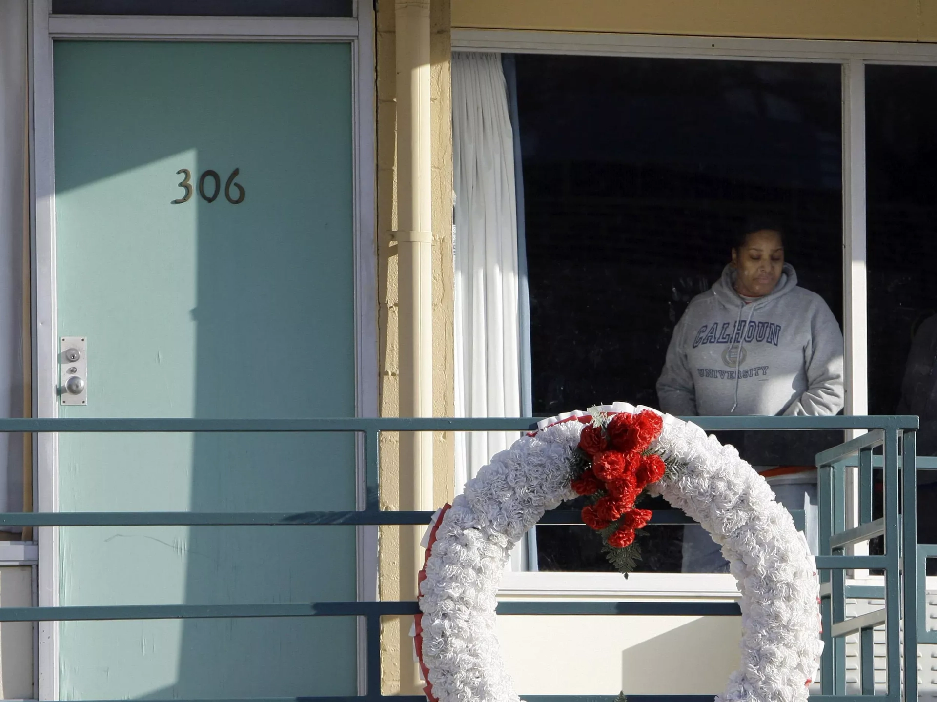 شاهد از بالکن اتاق 306