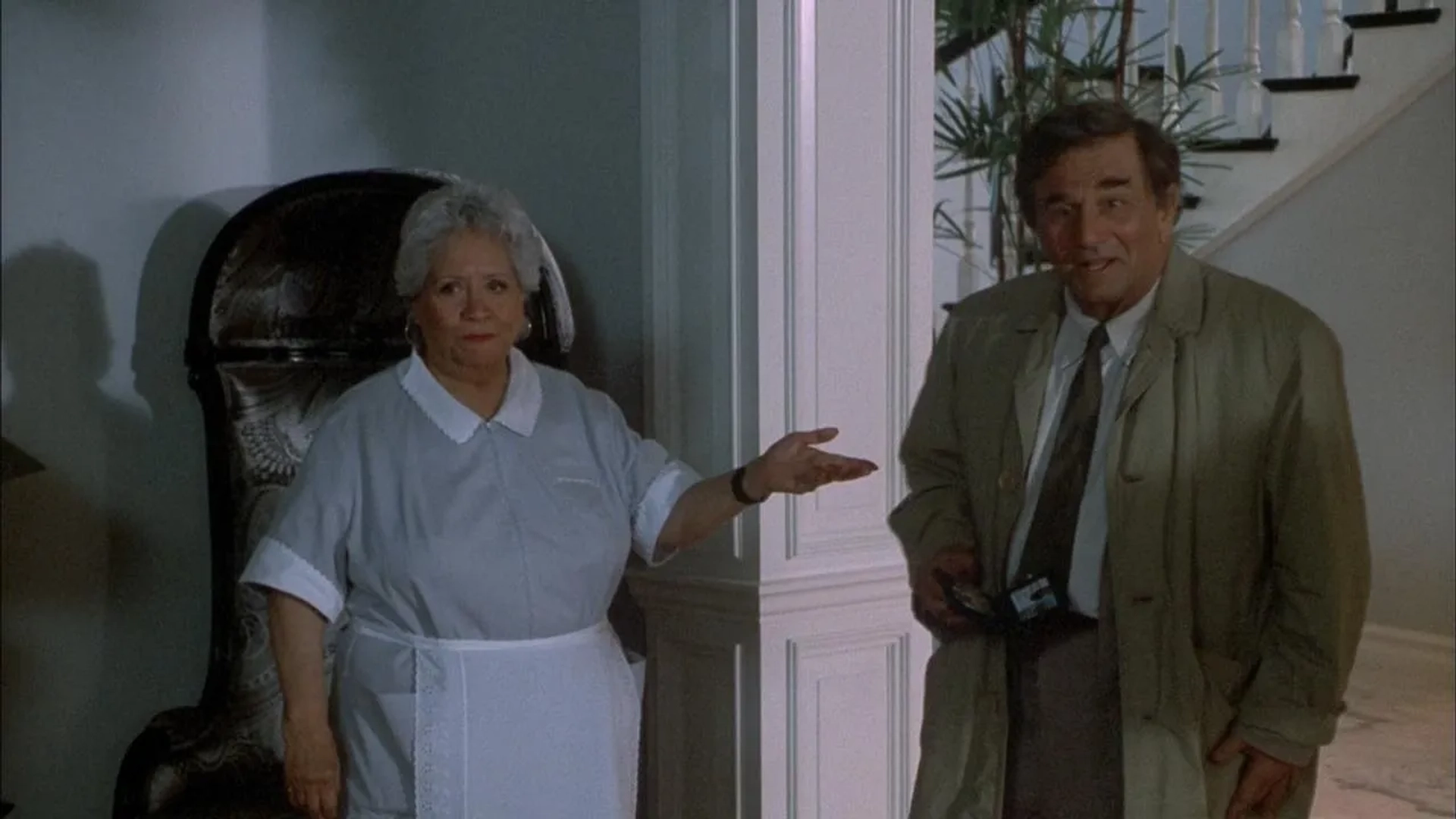 Peter Falk and Roma Alvarez in Columbo: A Trace of Murder (1997)