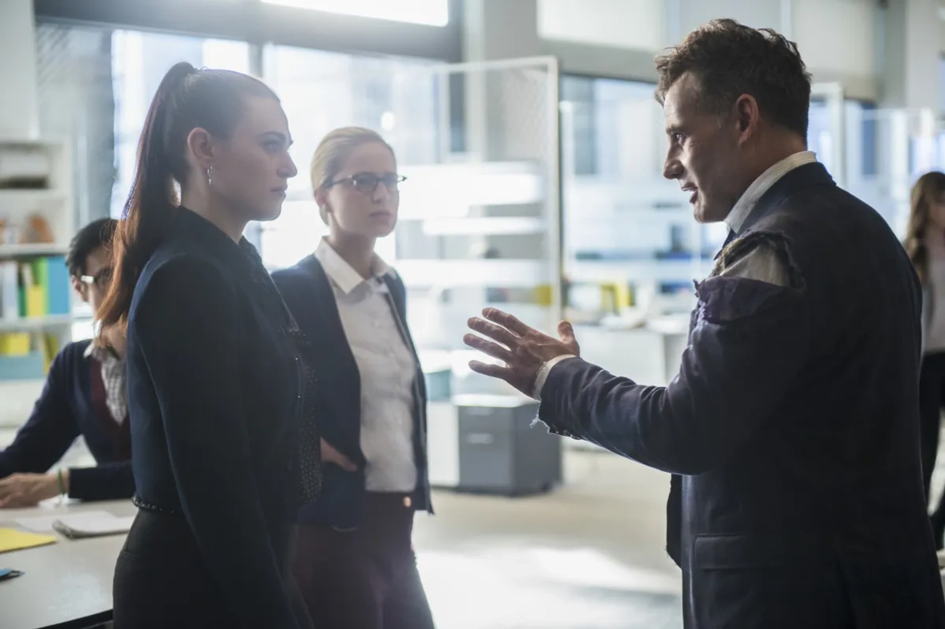 Adrian Pasdar, Melissa Benoist, and Katie McGrath in Supergirl (2015)