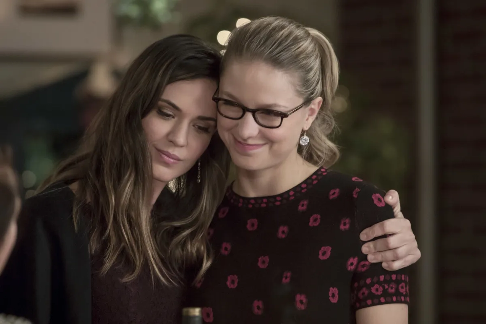 Odette Annable and Melissa Benoist in Supergirl (2015)