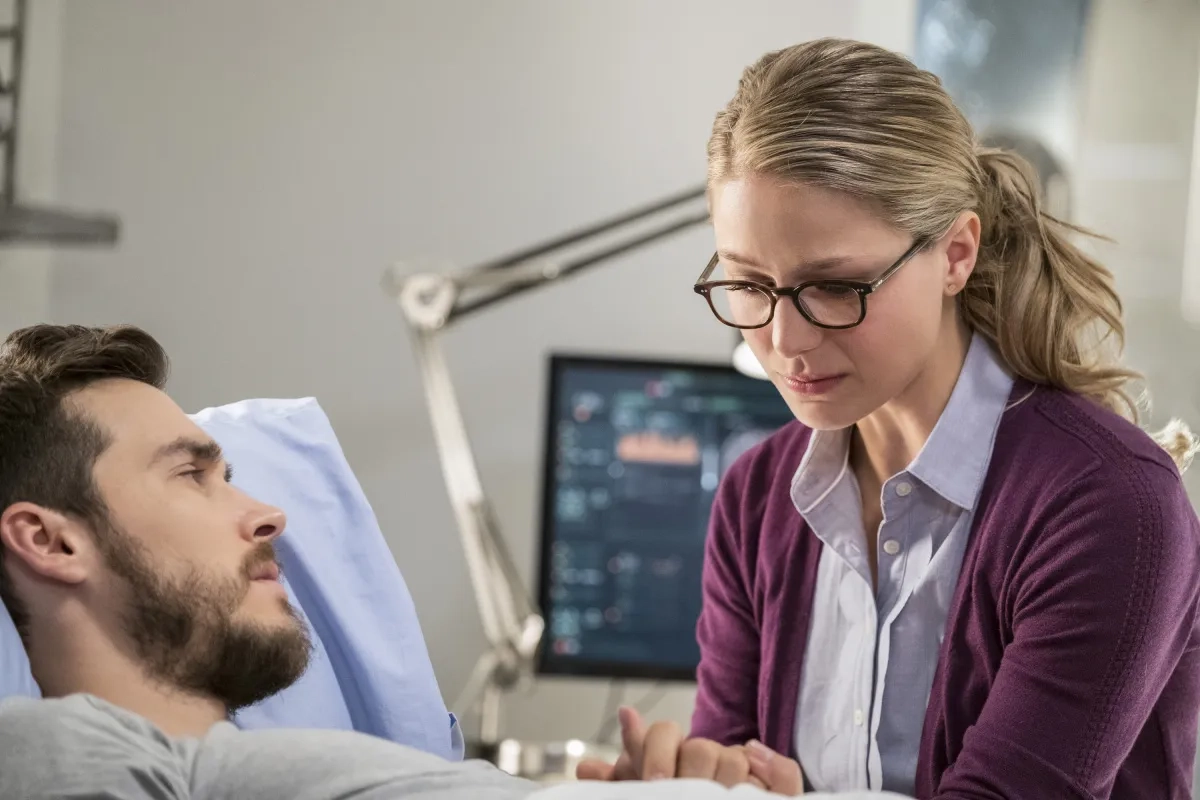 Melissa Benoist and Chris Wood in Supergirl (2015)