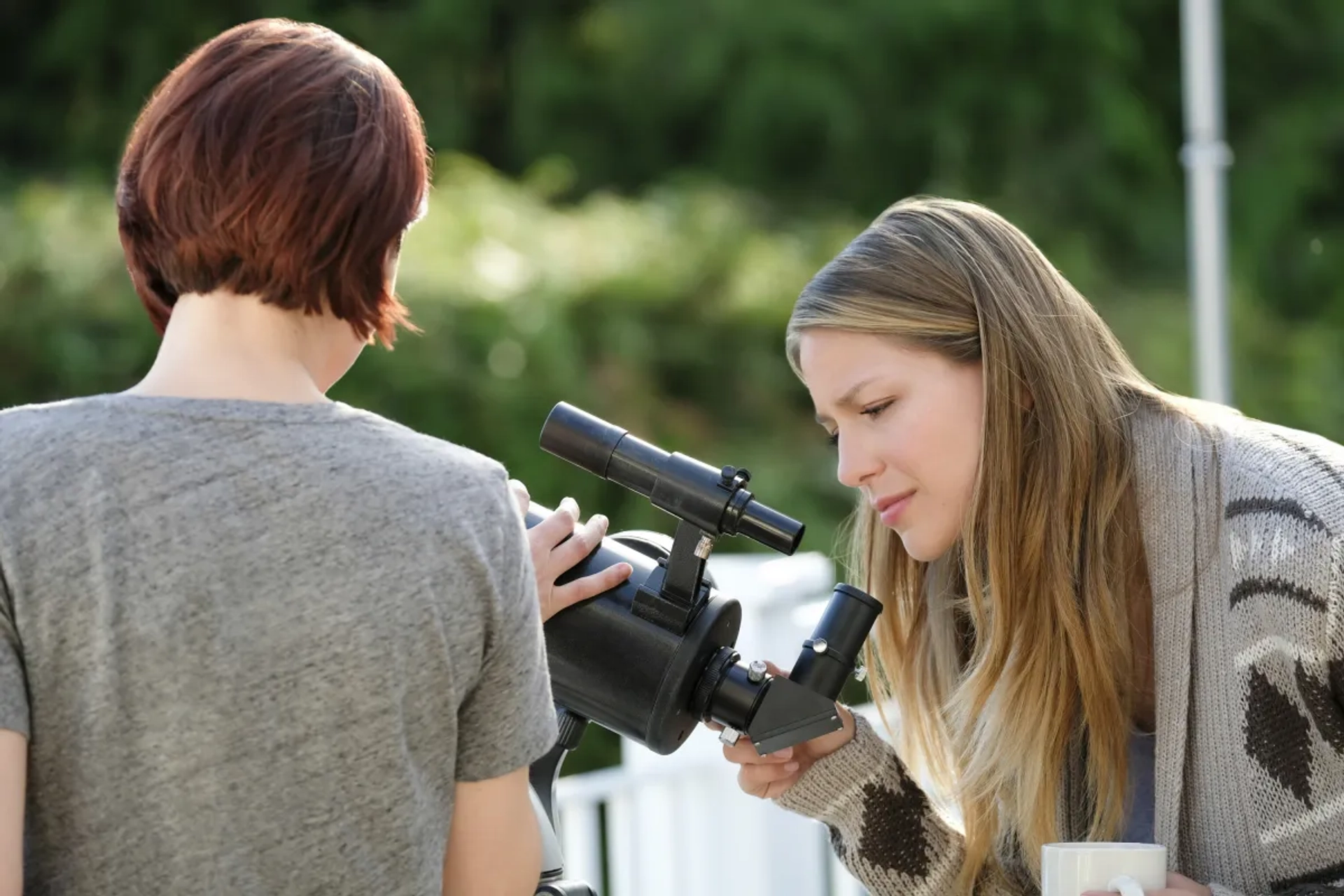 Chyler Leigh and Melissa Benoist in Supergirl (2015)