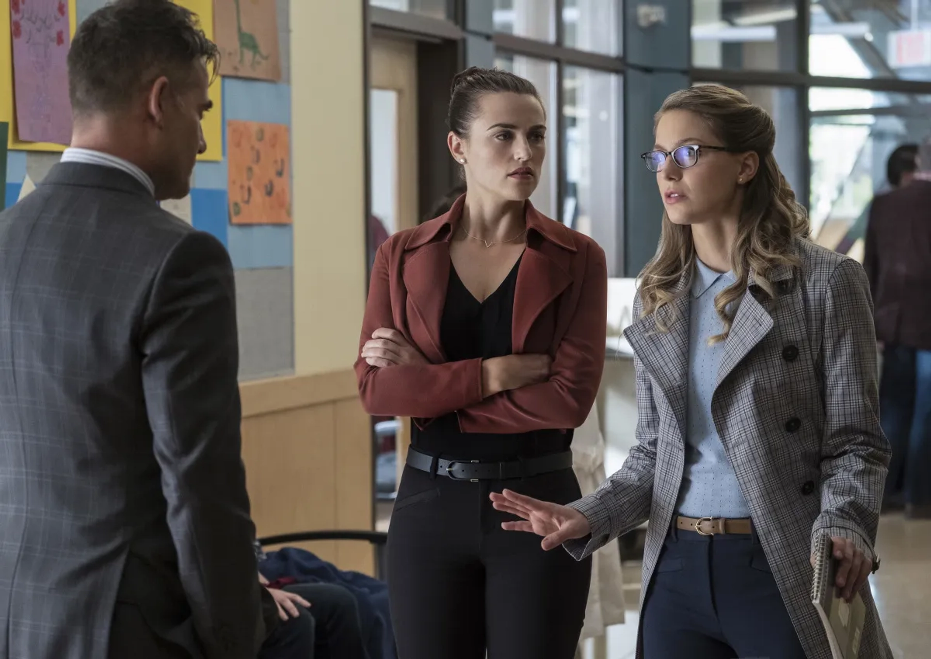 Adrian Pasdar, Melissa Benoist, and Katie McGrath in Supergirl (2015)